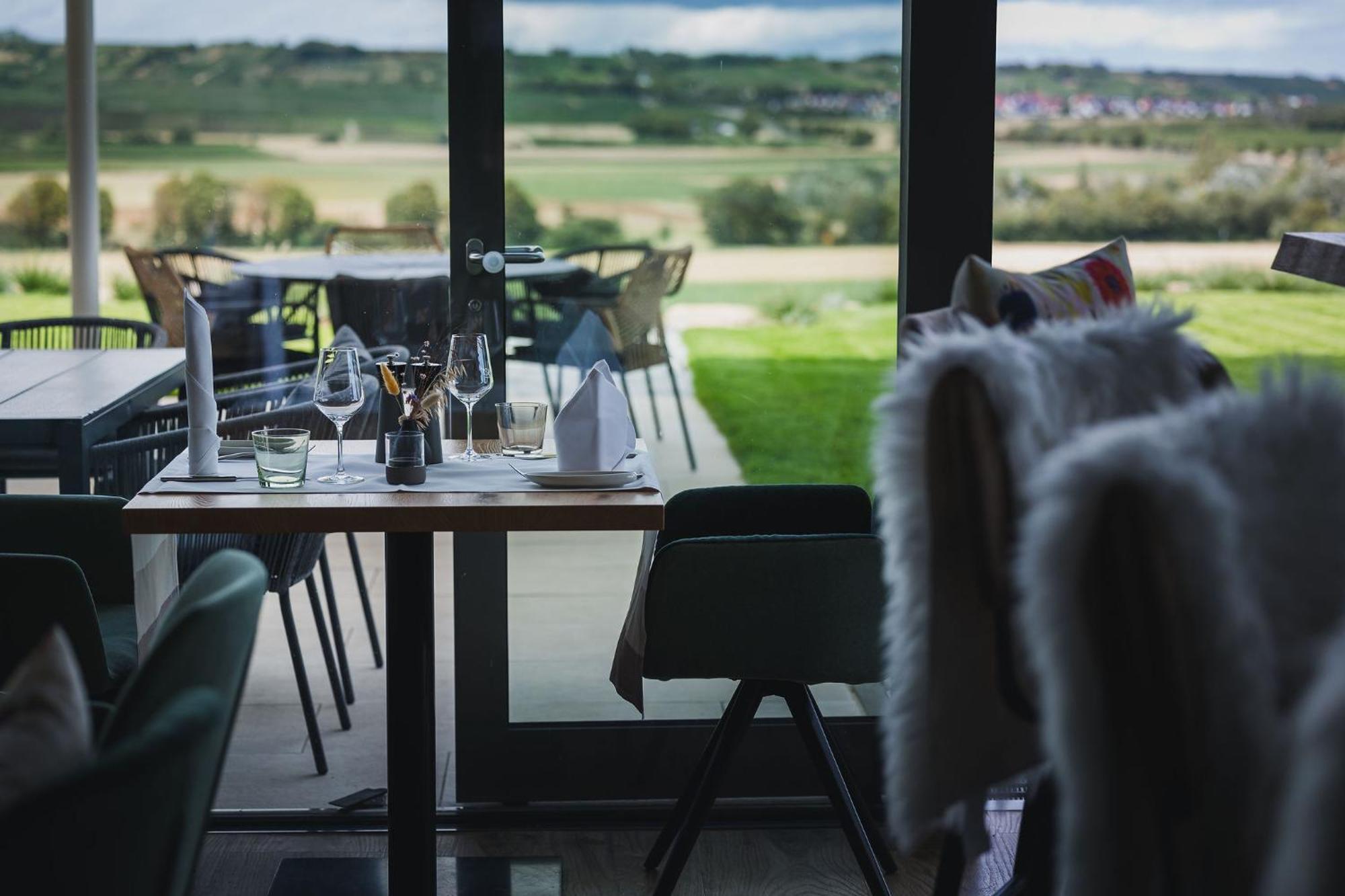 Weinzuhause Hotel-restaurant-vinothek Hotel 4*